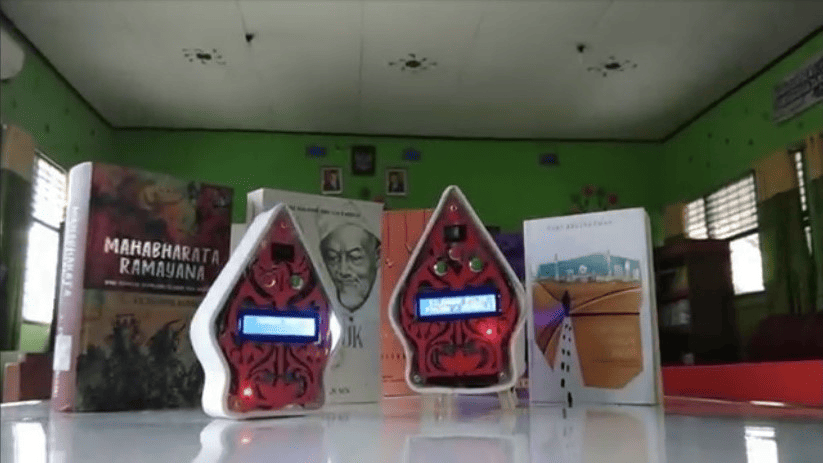 Smart Thermometer & Record - Sistem perpustakaan digital dengan pemindaian suhu dan kartu OSIS untuk meminjam buku otomatis. Juara Harapan 1 Krenova Prov. Jateng.